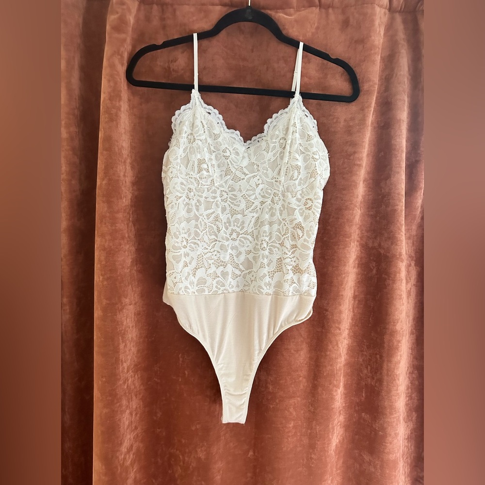 Lulus cream laced body suit. Size XL